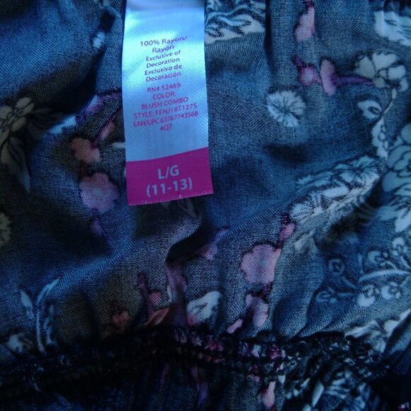 No Boundaries Women's Black Dress with Red Floral Design (Size Large) Midi - Picture 6 of 7